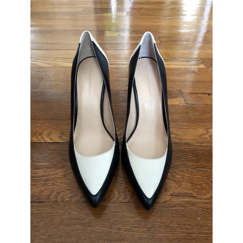 Banana Republic Color Block Tan & Black Heels